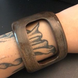 Chic Wooden Window cuff